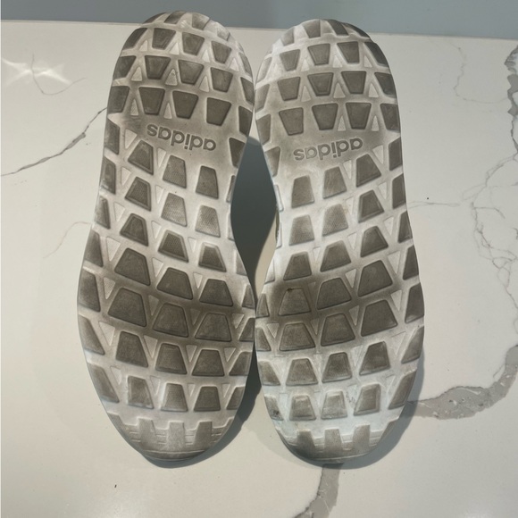 Adidas Questar Flow Running
Shoe FW5109 White/White/Royal Blue Mens Size 11 - Picture 4 of 6